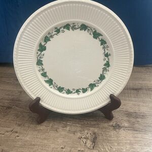 WEDGWOOD OF ETRURIA & BARLASTON STRATFORD EDME DINNER PLATE 10.25